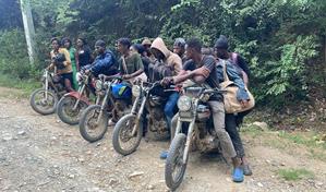 Atrapan a cinco motoristas dominicanos con 18 haitianos indocumentados en Dajabón