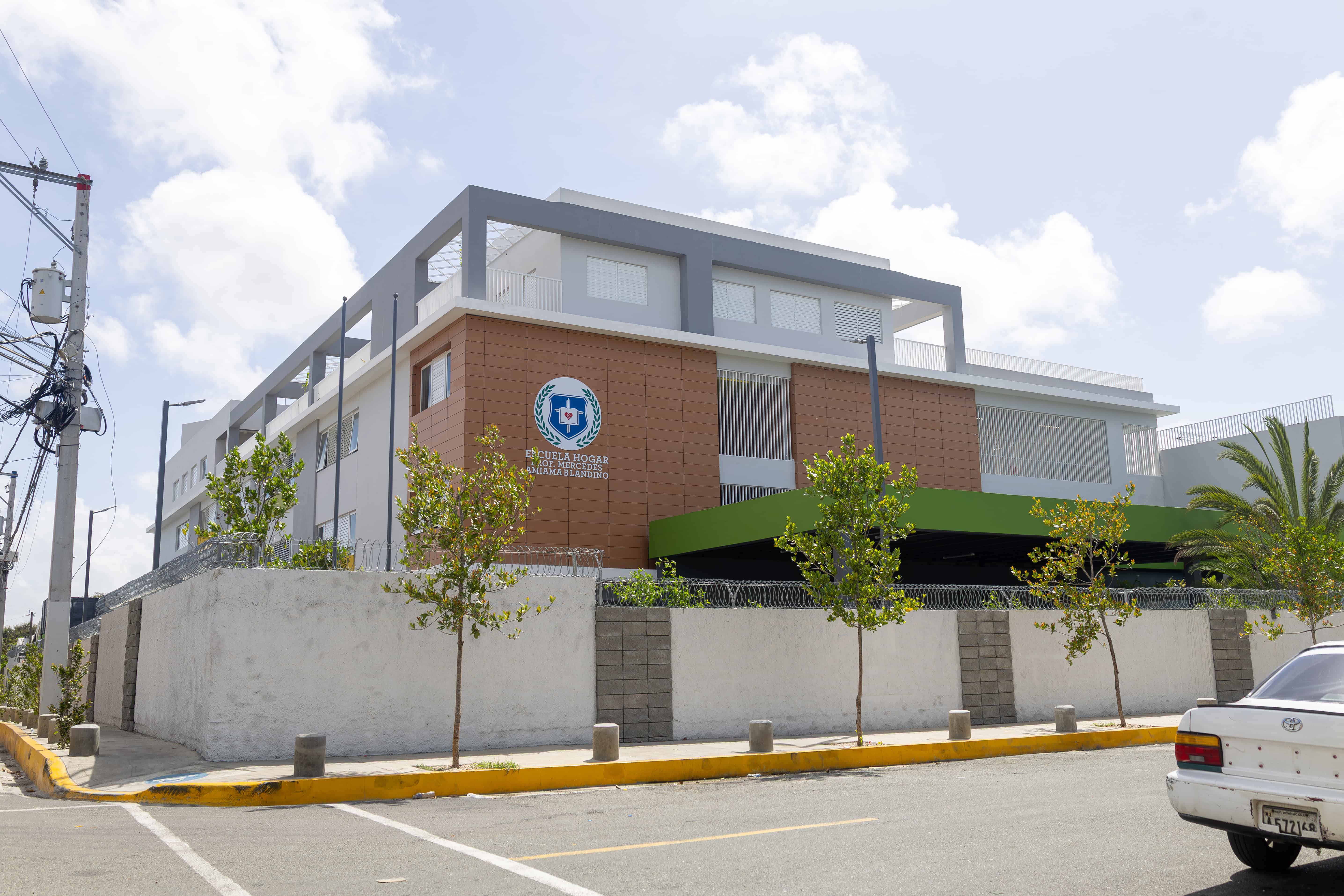 El colegio que alegadamente es causa de tapones.