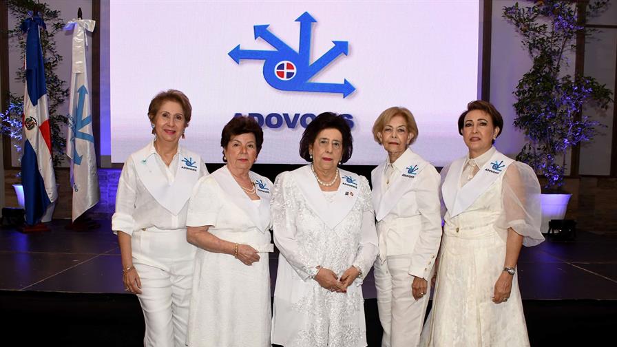 Adovohs celebra 52 aniversario de su fundación durante un almuerzo