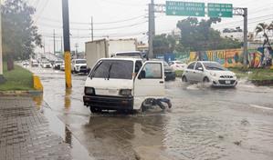 Una mujer muere al intentar cruzar la cañada el Calientísimo en Santiago