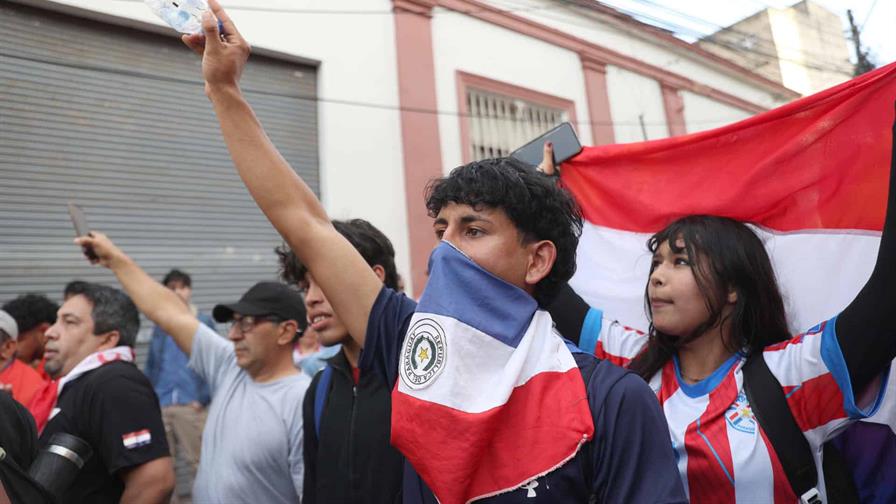 Policía reporta 8 heridos y 31 detenidos tras protesta convocada por jóvenes en Paraguay