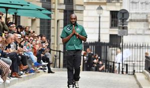 París recuerda al diseñador Virgil Abloh en su semana de la moda