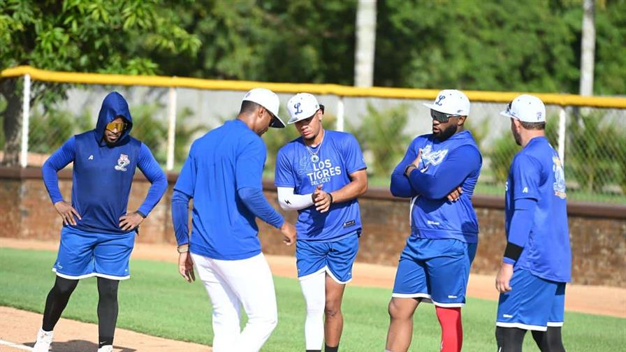 Núñez, De León y Báez se integran a los entrenamientos del Licey Núñez, De León y Báez se integran a los entrenamientos del Licey