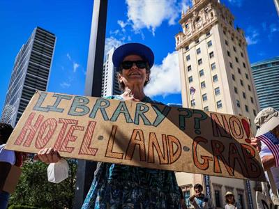 Universidad de Miami votará para ceder terreno a biblioteca de Trump