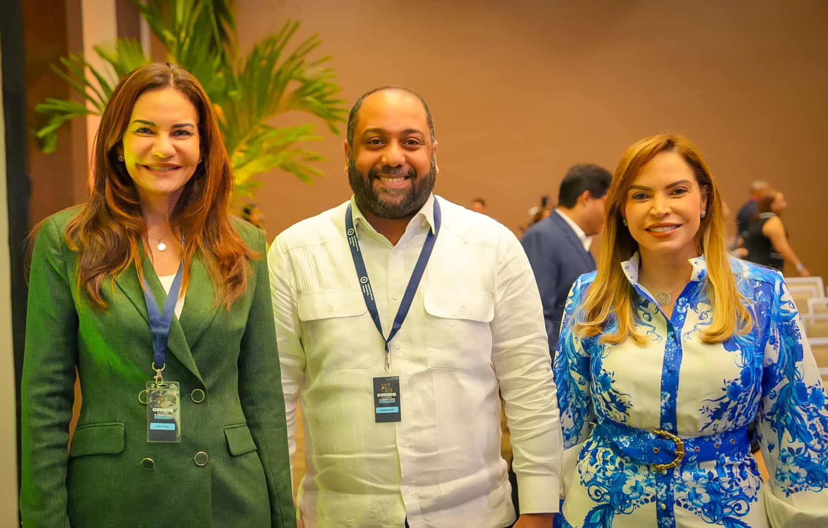 Celeste Pérez, Orlando Jerez y Linda Valette.