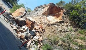 Deslizamientos en la carretera La Vega–Jarabacoa son una amenaza para los conductores