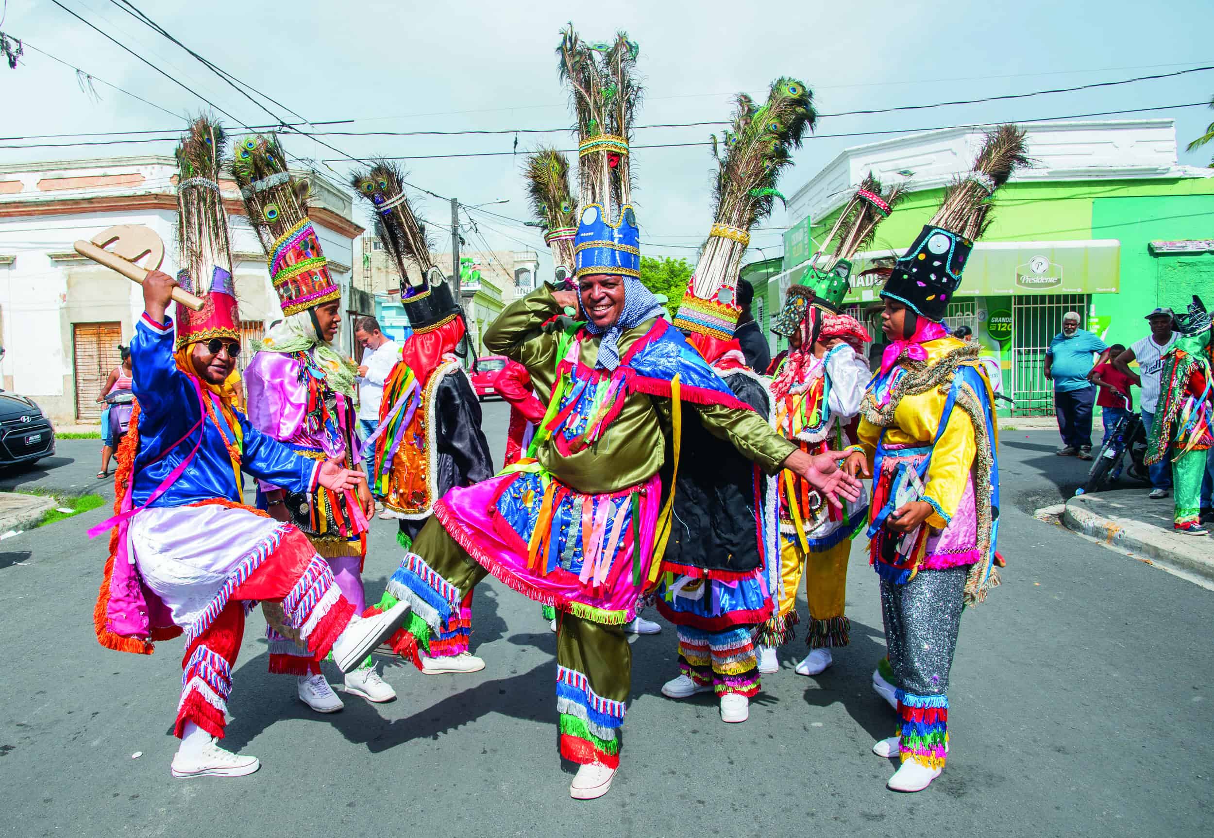 Guloyas paseando por las calles de San Pedro de Macorís  el 25 de diciembre 2019.