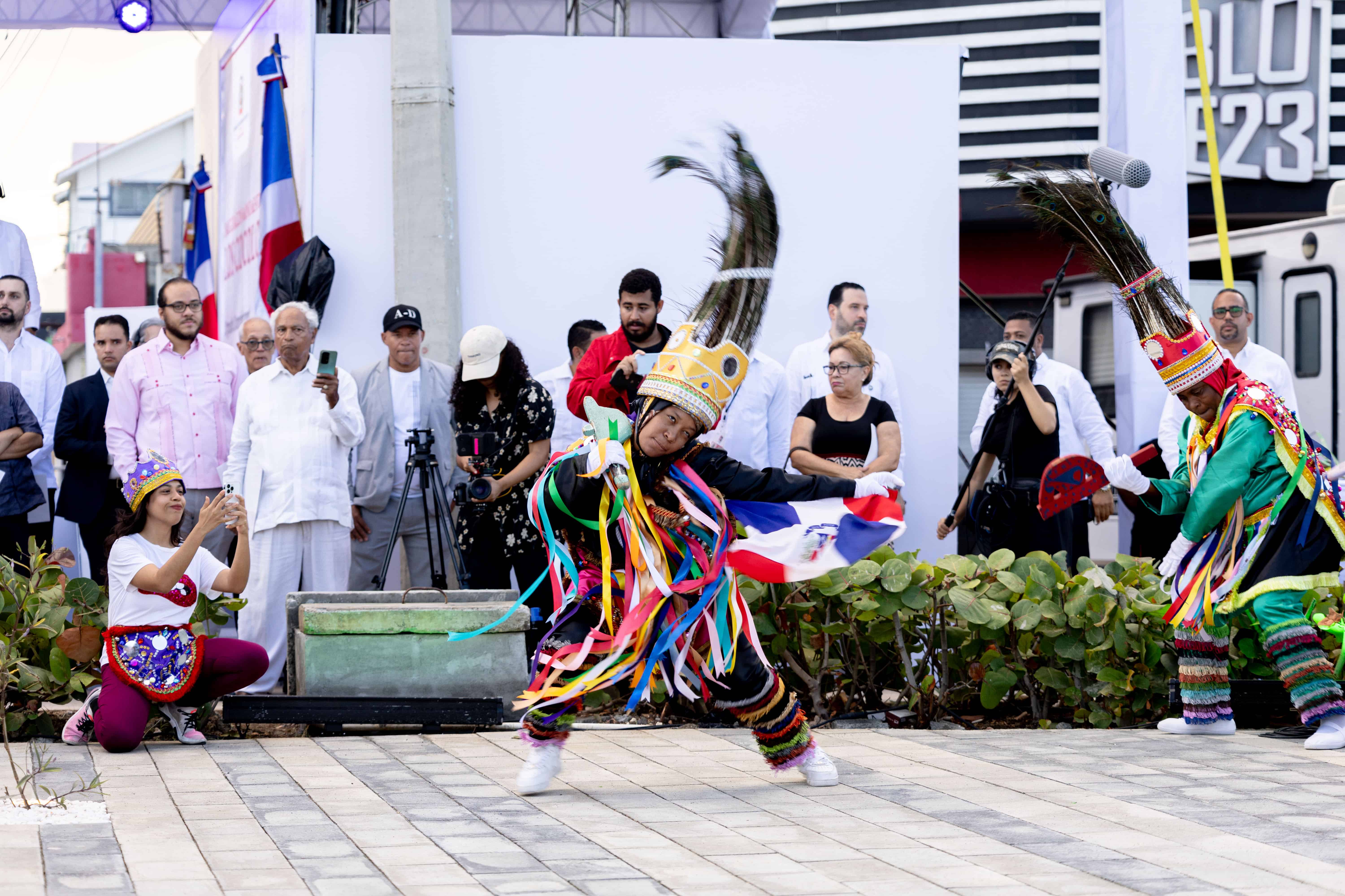 Los Guloyas se caracterizan por sus movimientos ágiles y vestuarios pintorescos con los que se dramatizan historias a través de la danza.