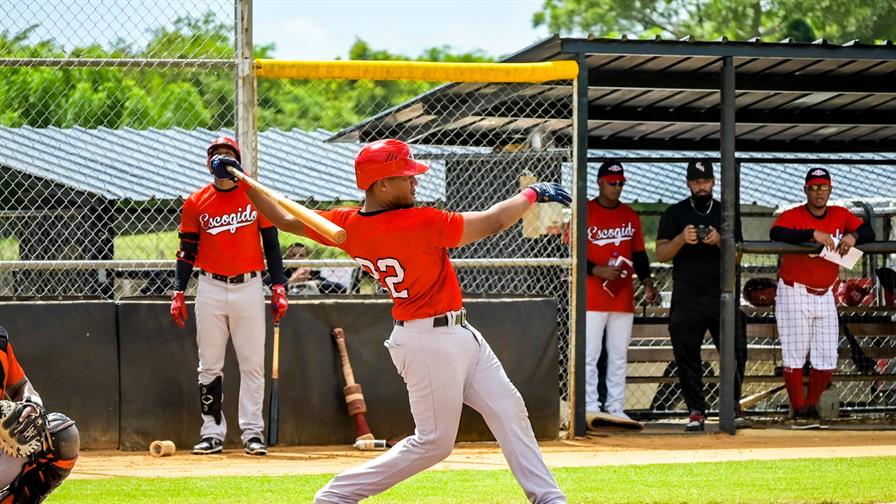 Leones del Escogido inician su pretemporada venciendo a los Toros del Este