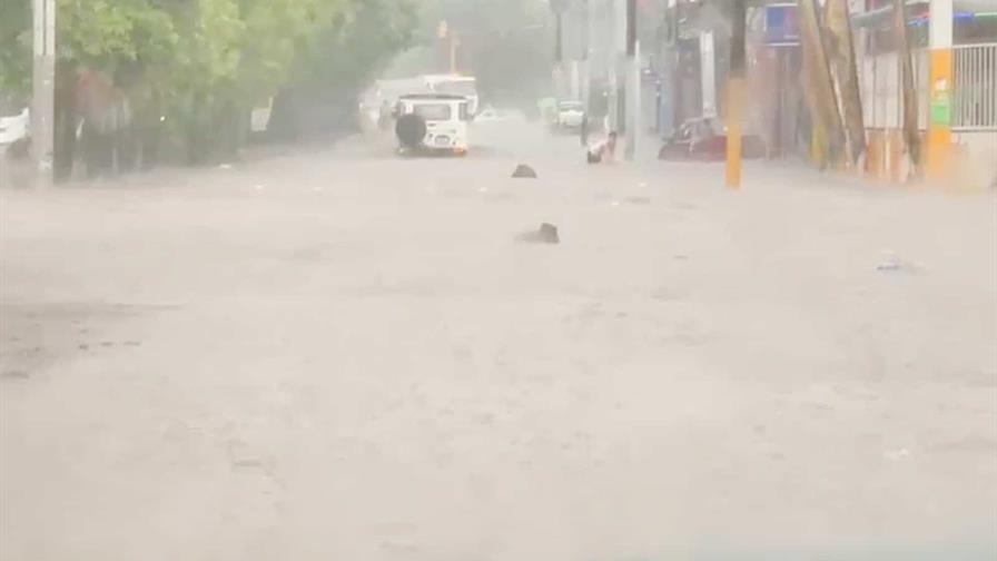 Suben a 18 las provincias en alerta verde por lluvias; seis siguen en amarilla Suben a 18 las provincias en alerta verde por lluvias; seis siguen en amarilla
