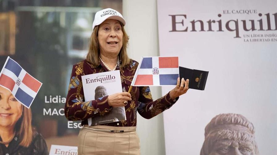 Escritora Lidia Martínez de Macarrulla presenta libro sobre Enriquillo en Azua