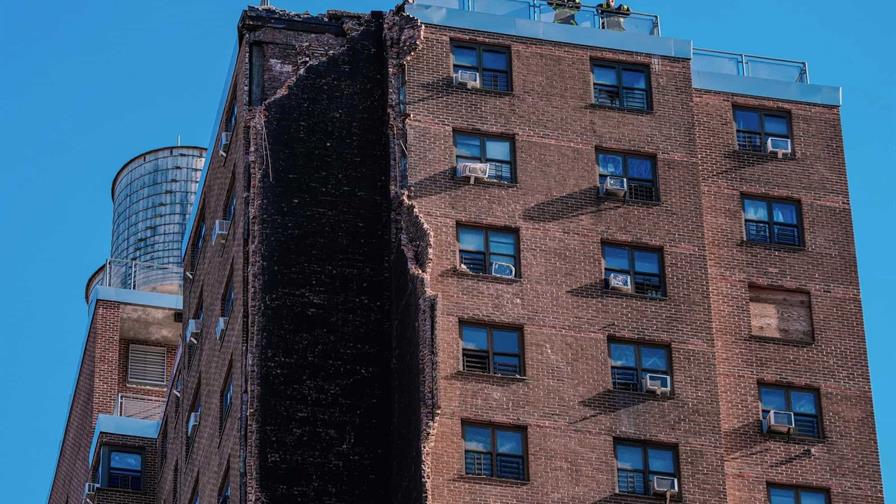 Investigan explosión en edificio de viviendas públicas en El Bronx