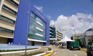 Trasladan a Santo Domingo a hombre quemado por su hermano en Santiago