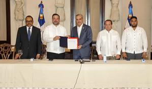 Gobierno inicia titulación de 43 millones de metros cuadrados en Los Haitises y Loma Novillero