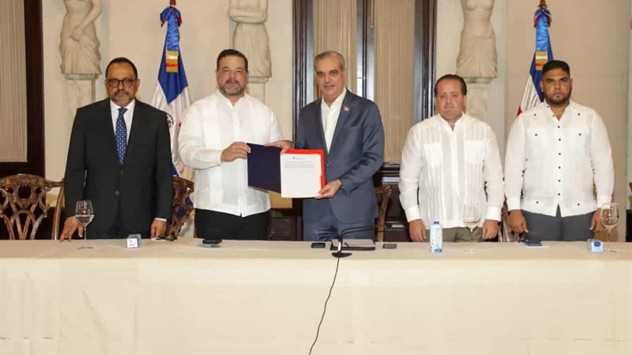 Gobierno inicia titulación de 43 millones de metros cuadrados en Los Haitises y Loma Novillero