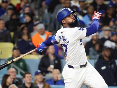 Teoscar Hernández truena y mete a Los Ángeles en los playoffs