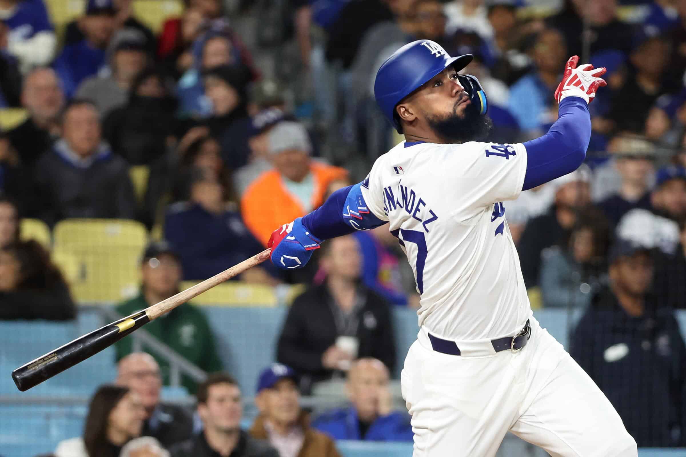 Los Dodgers vencen a los Rojos con la ofensiva de Ohtani y Hernández