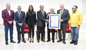 El Senado de la República reconoce al comunicador Jochy Santos por sus 50 años de trayectoria