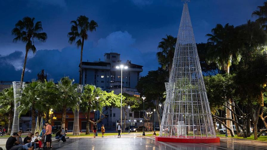 Venezolanos reciben su anticipada Navidad en relativa normalidad pese a amenazas de EE. UU.