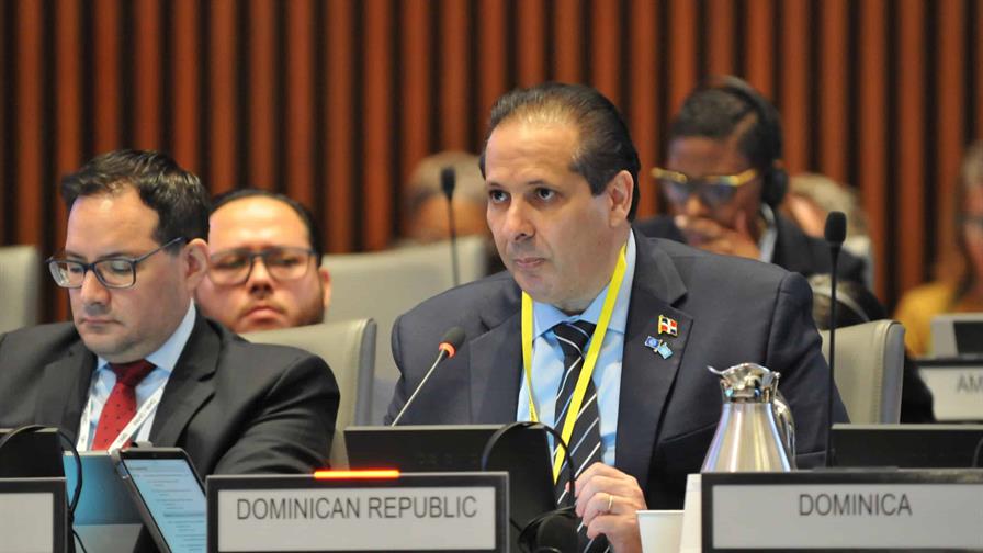 Víctor Atallah propone ante comité de OMS la creación de centro regional para medicamentos genéricos