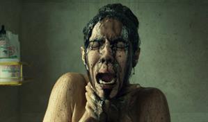 "Baño de mujeres", historia de terror y suspenso dirigida por Frank Perozo