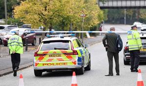 Cuatro heridos en un ataque con apuñalamiento y atropello en una sinagoga en Mánchester