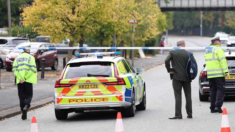 Cuatro heridos en un ataque con apuñalamiento y atropello en una sinagoga en Mánchester