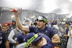 Dodgers barren a los Rojos, y se citan con los Filis en la serie divisional de la Liga Nacional