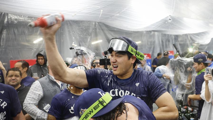 Dodgers barren a los Rojos, y se citan con los Filis en la serie divisional de la Liga Nacional