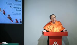 Valdez Albizu es investido como doctor honoris causa por universidad de España