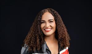 Yasmina Ponce lanza Popurrí de Bachata 4.0, un tributo a tres grandes de la bachata