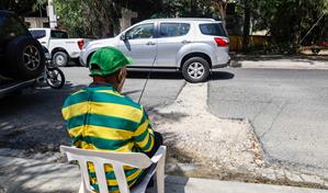 Vecinos exigen asfaltado de zanja abierta por la Caasd en la calle Robles