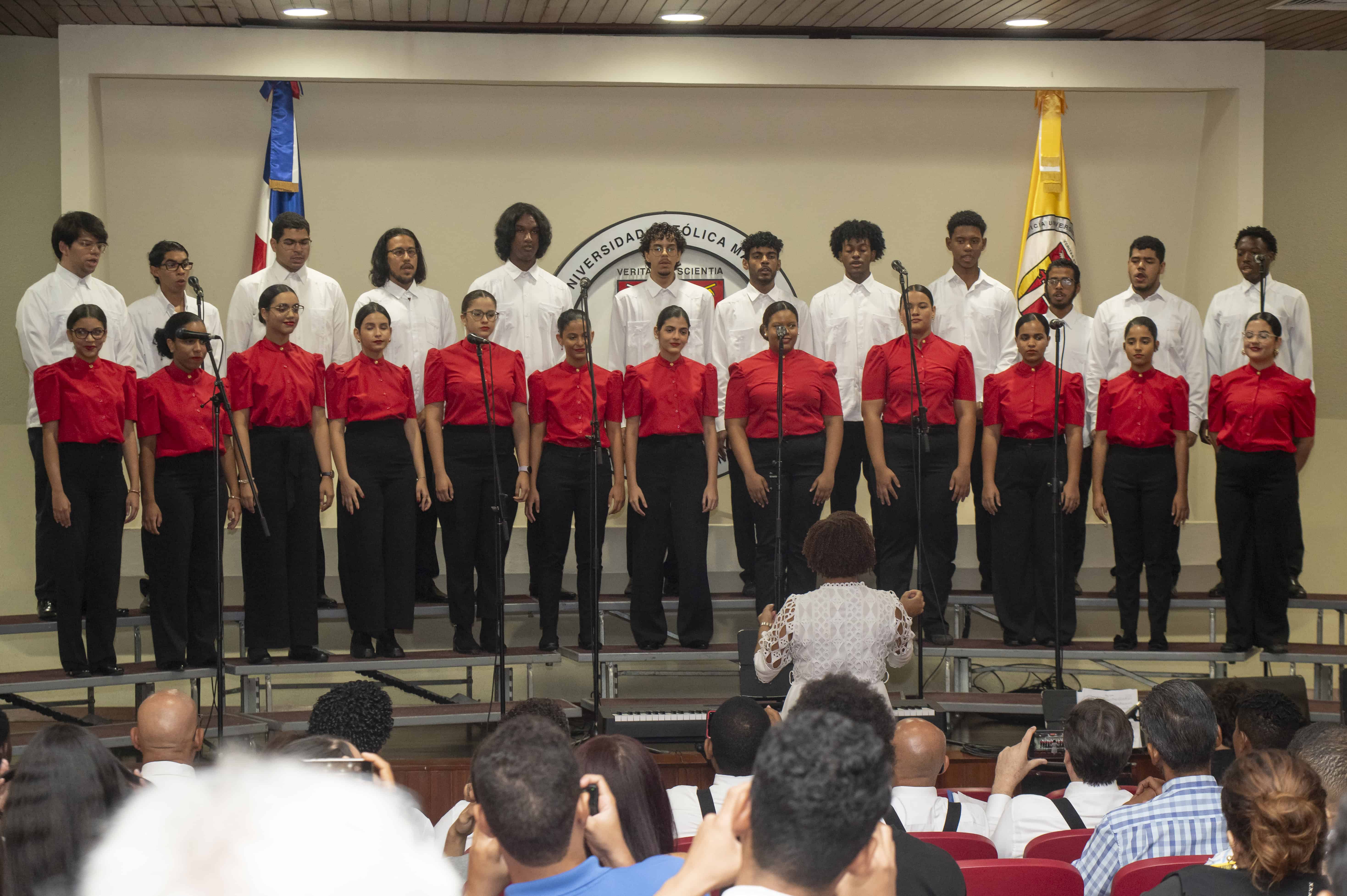 Las mejores voces del canto coral estuvieron presentes.
