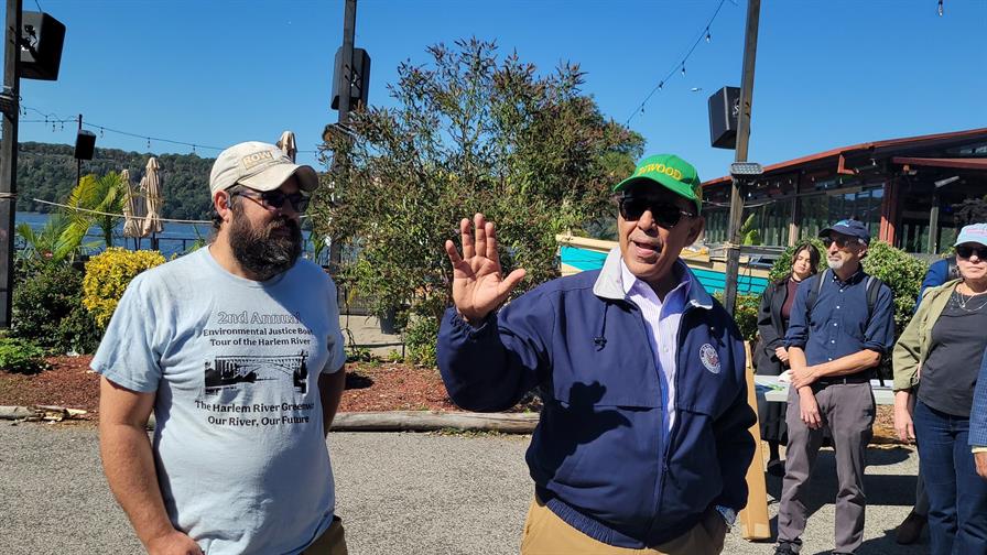 Adriano Espaillat encabeza tour en barco por la Justicia Ambiental en el Río Harlem