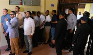 Aplazan audiencia de coerción contra 11 policías acusados de masacre en La Barranquita