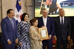 La maestra Josefina Miniño recibe el premio al Adulto Mayor del Año 2025 La maestra Josefina Miniño recibe el premio al Adulto Mayor del Año 2025