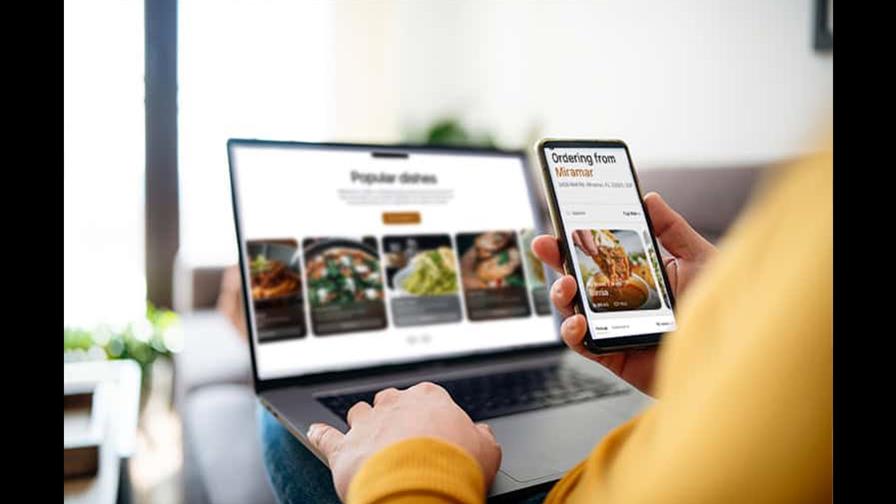 La propina obligatoria en pedidos por delivery chocaría con sentencia judicial que la prohíbe
