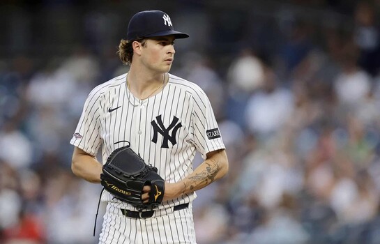 Cam Schlittler domin&oacute; a los Medias Rojas en el primer partido de la serie de comod&iacute;n