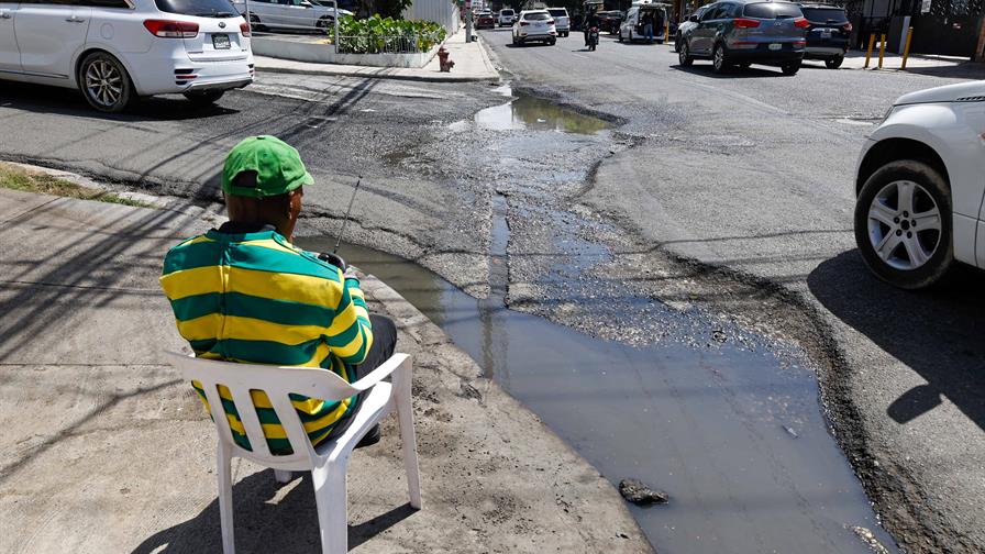 Deterioro sin fin en la calle Elvira de Mendoza en la  Zona Universitaria