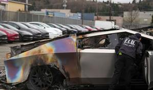 Demandan a Tesla por la muerte de dos jóvenes atrapados en una Cybertruck tras un choque