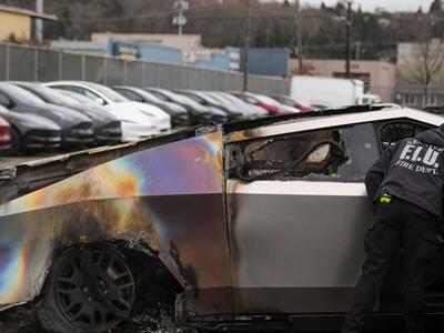 Demandan a Tesla por la muerte de dos jóvenes en una Cybertruck