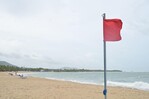 Rescatan seis personas atrapadas por subida de marea en Puerto Plata pese a bandera roja