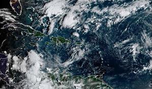 Oleaje peligroso en la Costa Atlántica y aguaceros dispersos este sábado