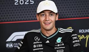 Russell se entromete entre los McLaren y Verstappen al firmar la pole en Singapur