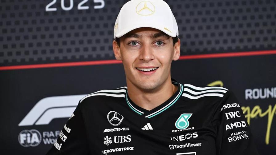 Russell se entromete entre los McLaren y Verstappen al firmar la pole en Singapur