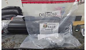 Incautan cocaína camuflada en productos de belleza y en porta planos en el AILA