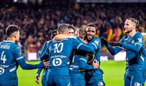 El Marsella golea y presiona al PSG