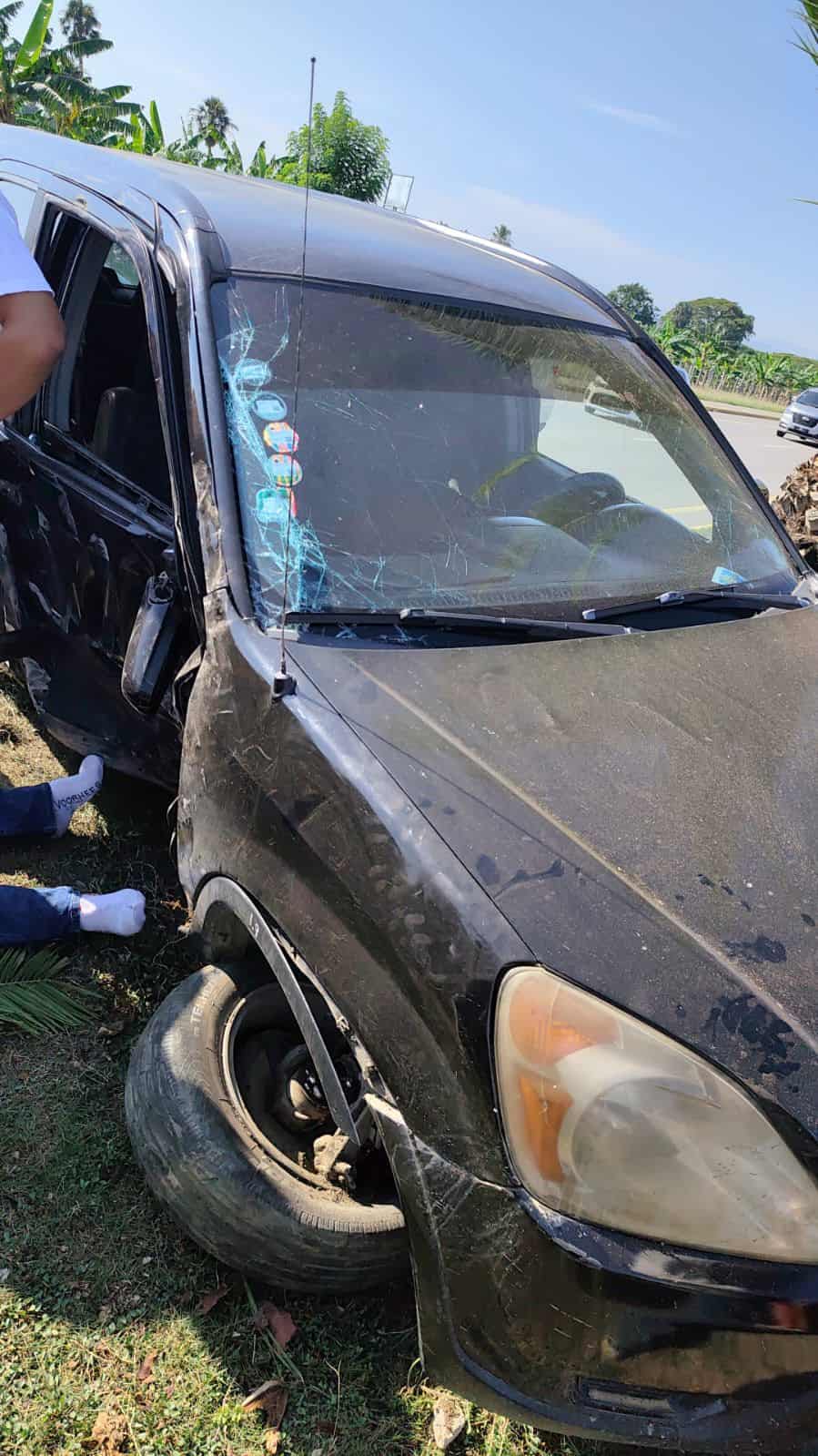 Así quedó el vehículo en el que se transportaba el comunicador.