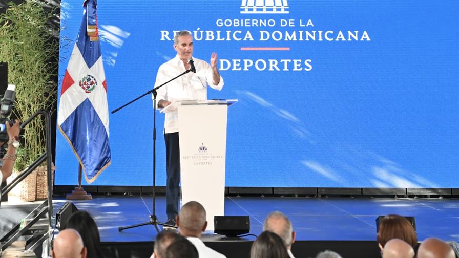 Abinader destina RD$2,000 millones recuperados de la corrupción para obras deportivas