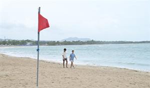 Playas de Puerto Plata continúan bajo bandera roja por mal estado del mar